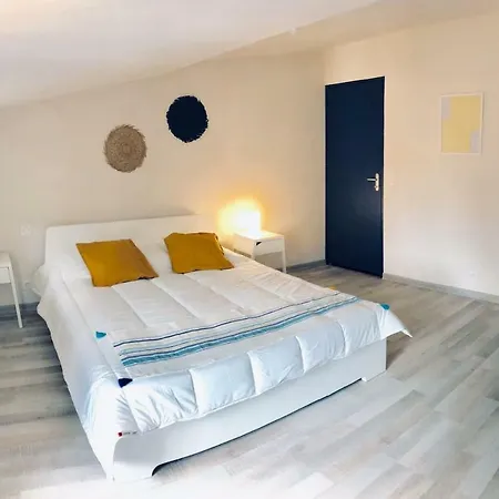 Fraichement Renove, Spacieux, Quartier Calme, Le Cocon De Lena Apartment