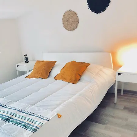 Fraichement Renove, Spacieux, Quartier Calme, Le Cocon De Lena Apartment *
