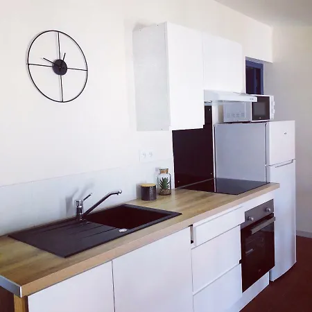 Apartment Fraichement Renove, Spacieux, Quartier Calme, Le Cocon De Lena *